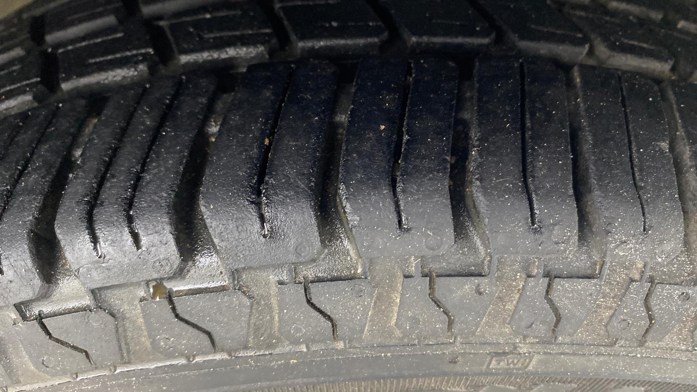 2013 Hyundai Eon MAGNA +, Petrol, Manual, 48,123 km, Right Front Tyre Tread
