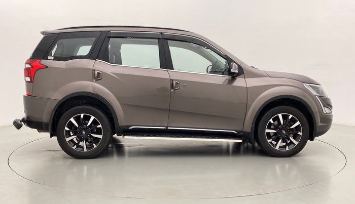 2018 Mahindra XUV500 W11 (O), Diesel, Manual, 47,339 km, Right Side View