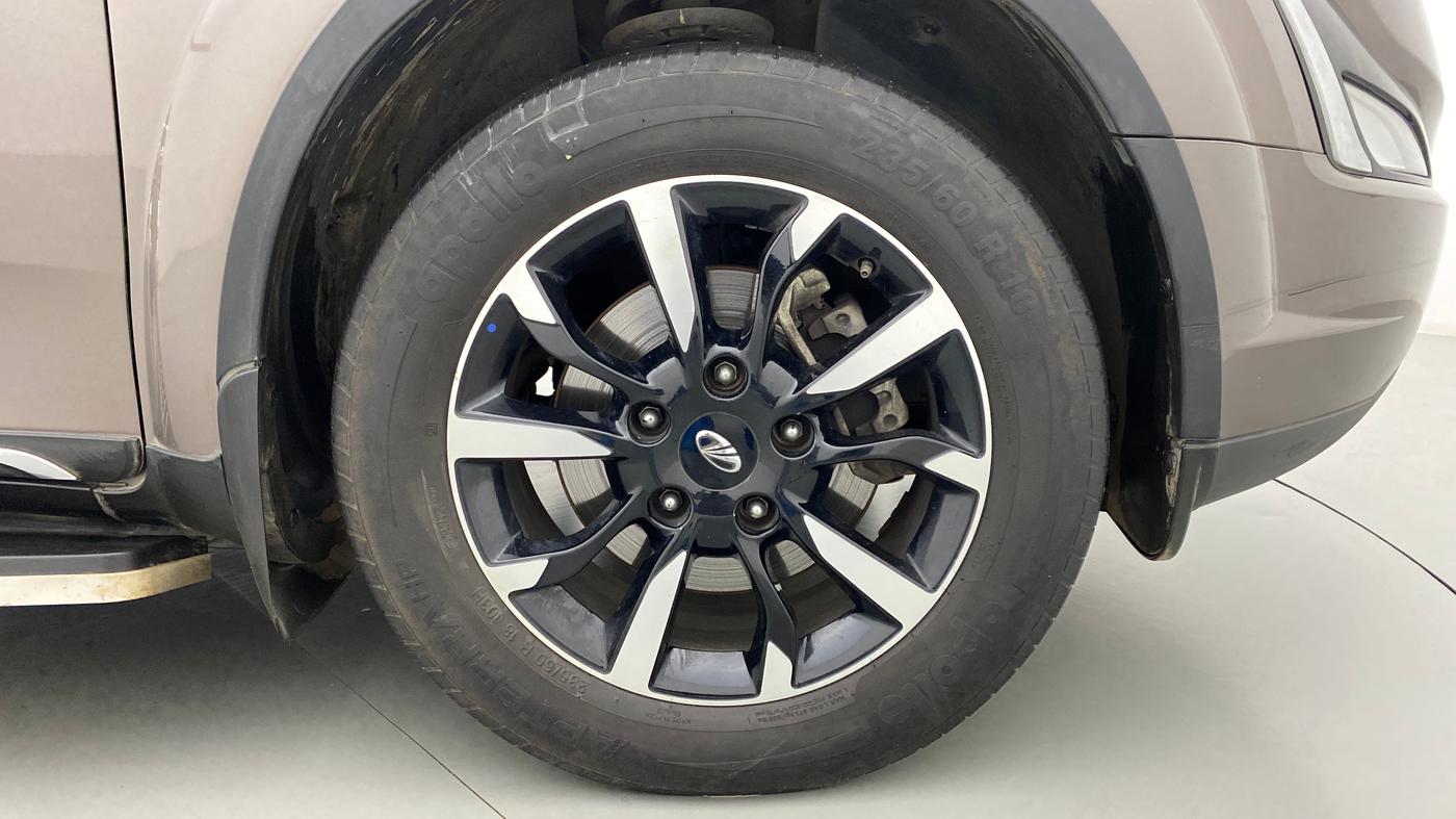 2018 Mahindra XUV500 W11 (O), Diesel, Manual, 47,339 km, Right Front Wheel