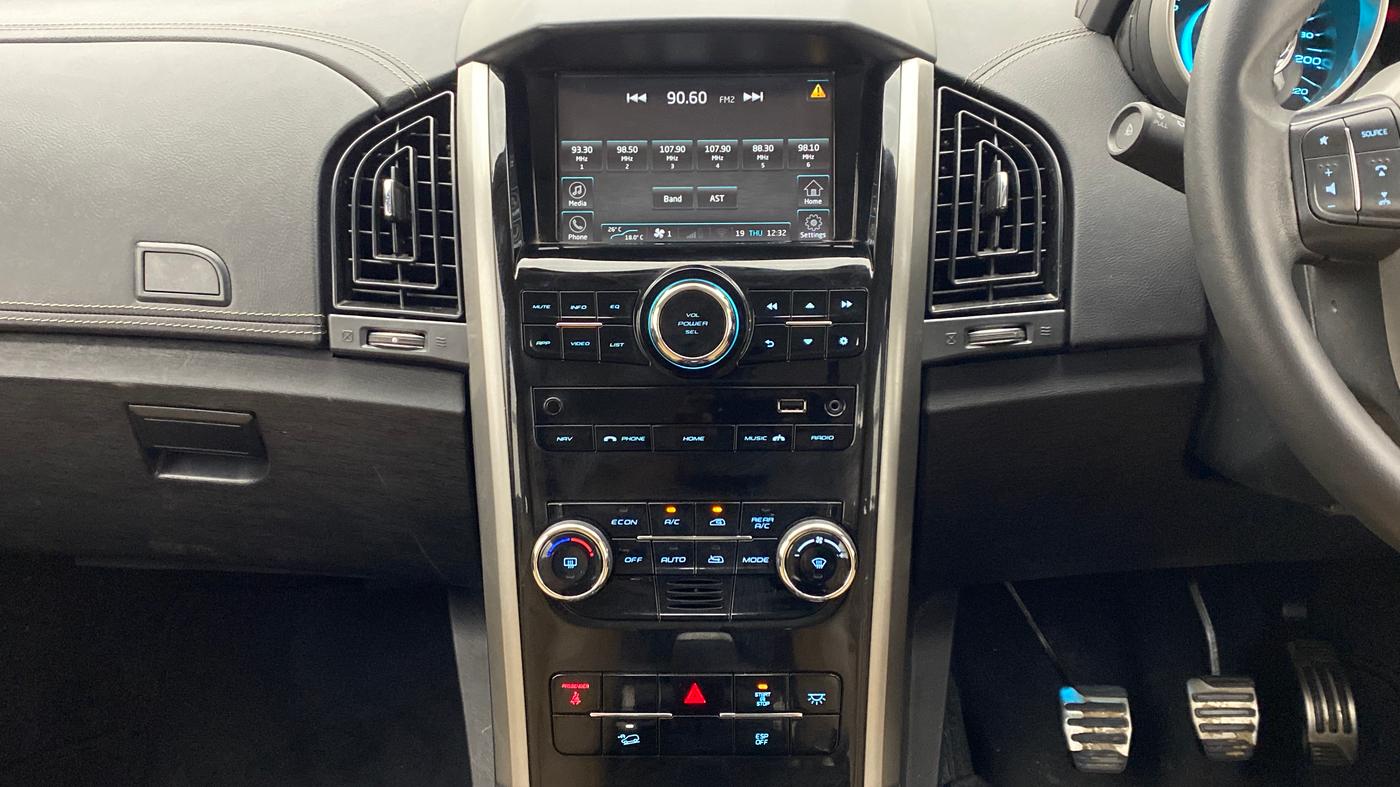 2018 Mahindra XUV500 W11 (O), Diesel, Manual, 47,339 km, Air Conditioner