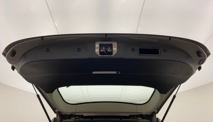 2018 Mahindra XUV500 W11 (O), Diesel, Manual, 47,339 km, Boot Door Open