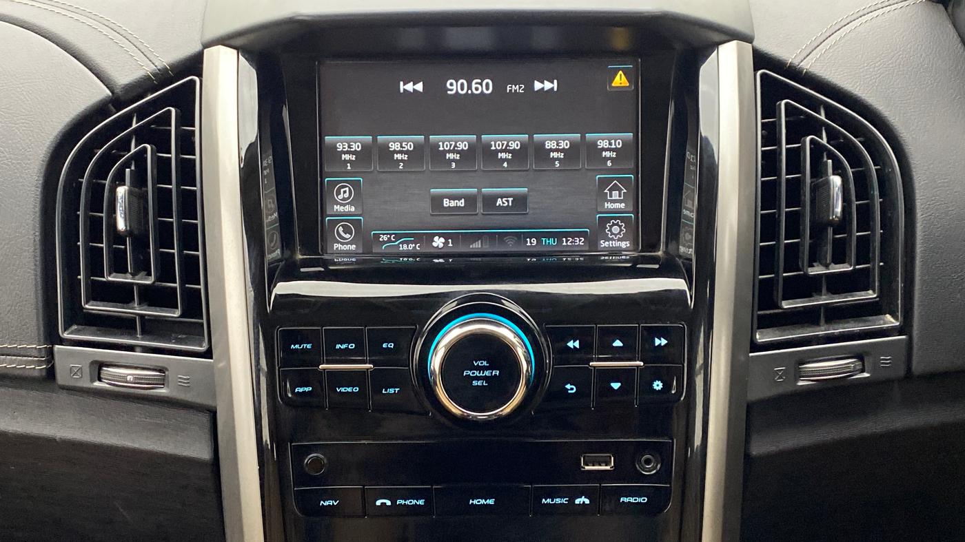 2018 Mahindra XUV500 W11 (O), Diesel, Manual, 47,339 km, Infotainment System