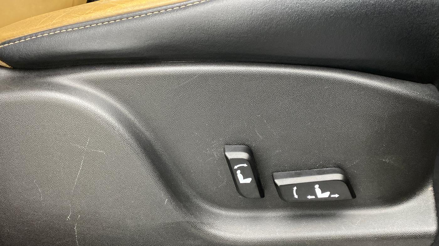 2018 Mahindra XUV500 W11 (O), Diesel, Manual, 47,339 km, Driver Side Adjustment Panel