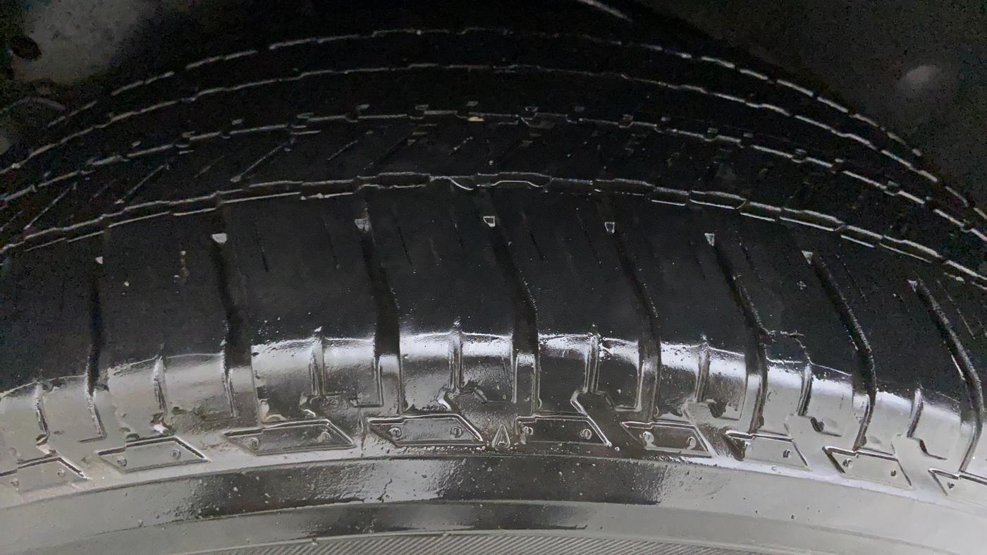 2018 Ford Endeavour 2.2l 4X2 AT Titanium, Diesel, Automatic, 76,800 km, Right Rear Tyre Tread