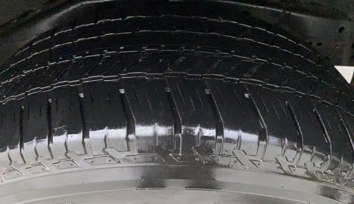 2018 Ford Endeavour 2.2l 4X2 AT Titanium, Diesel, Automatic, 76,800 km, Right Front Tyre Tread