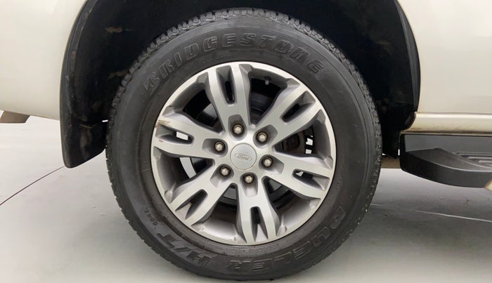 2018 Ford Endeavour 2.2l 4X2 AT Titanium, Diesel, Automatic, 76,800 km, Right Rear Wheel
