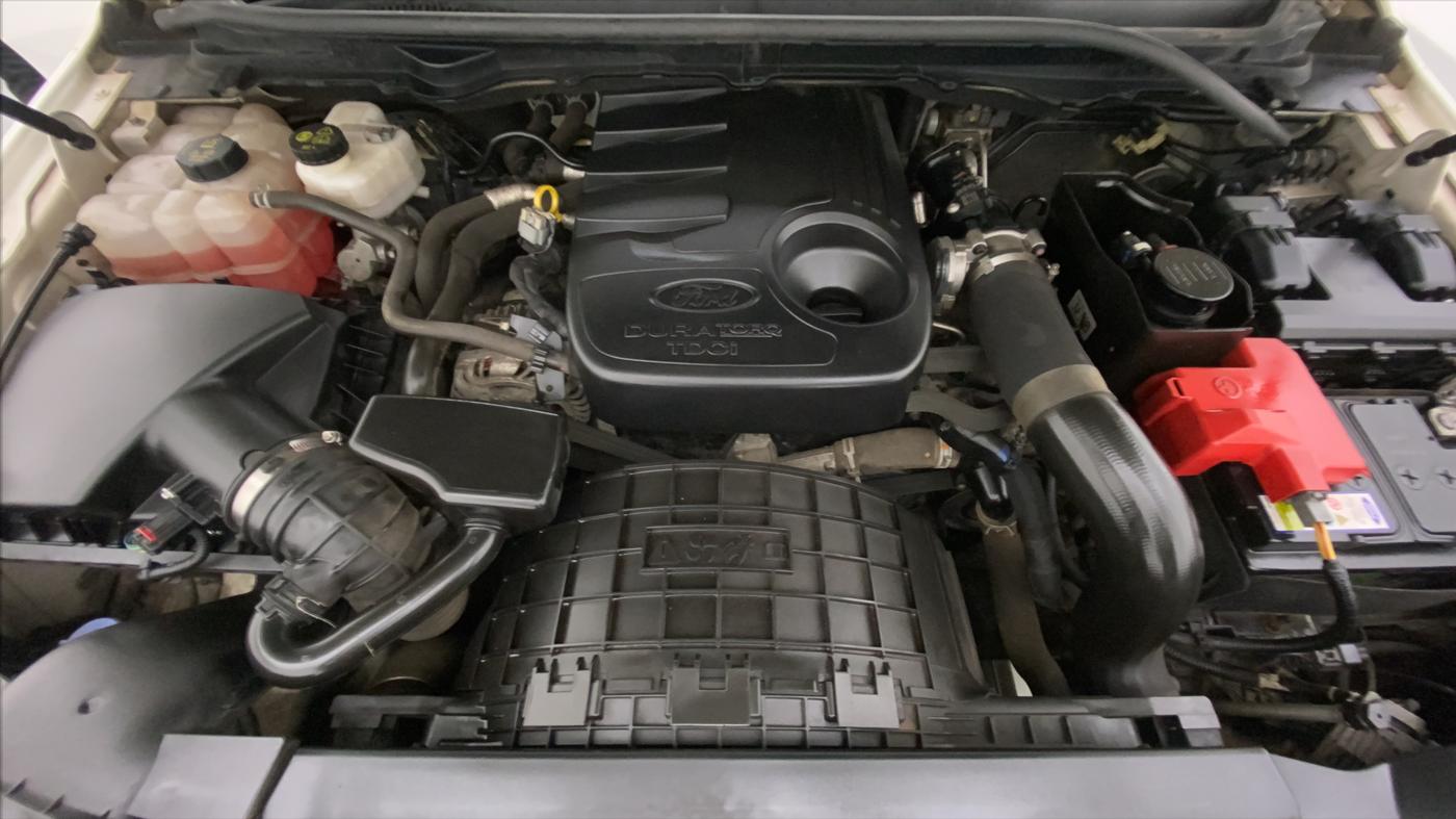 2018 Ford Endeavour 2.2l 4X2 AT Titanium, Diesel, Automatic, 76,800 km, Open Bonet