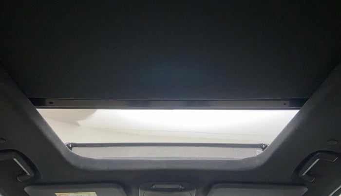 2018 Ford Endeavour 2.2l 4X2 AT Titanium, Diesel, Automatic, 76,800 km, Panoramic Sunroof