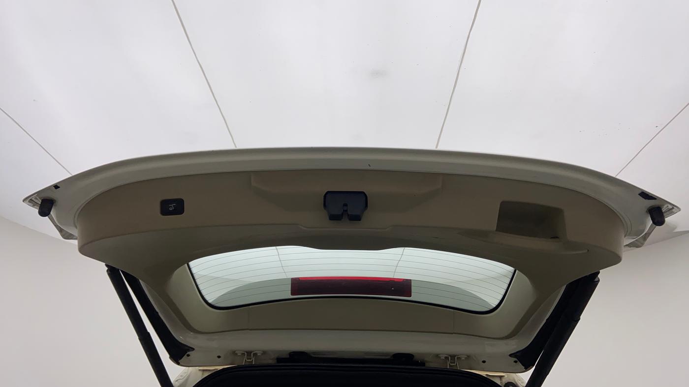 2018 Ford Endeavour 2.2l 4X2 AT Titanium, Diesel, Automatic, 76,800 km, Boot Door Open