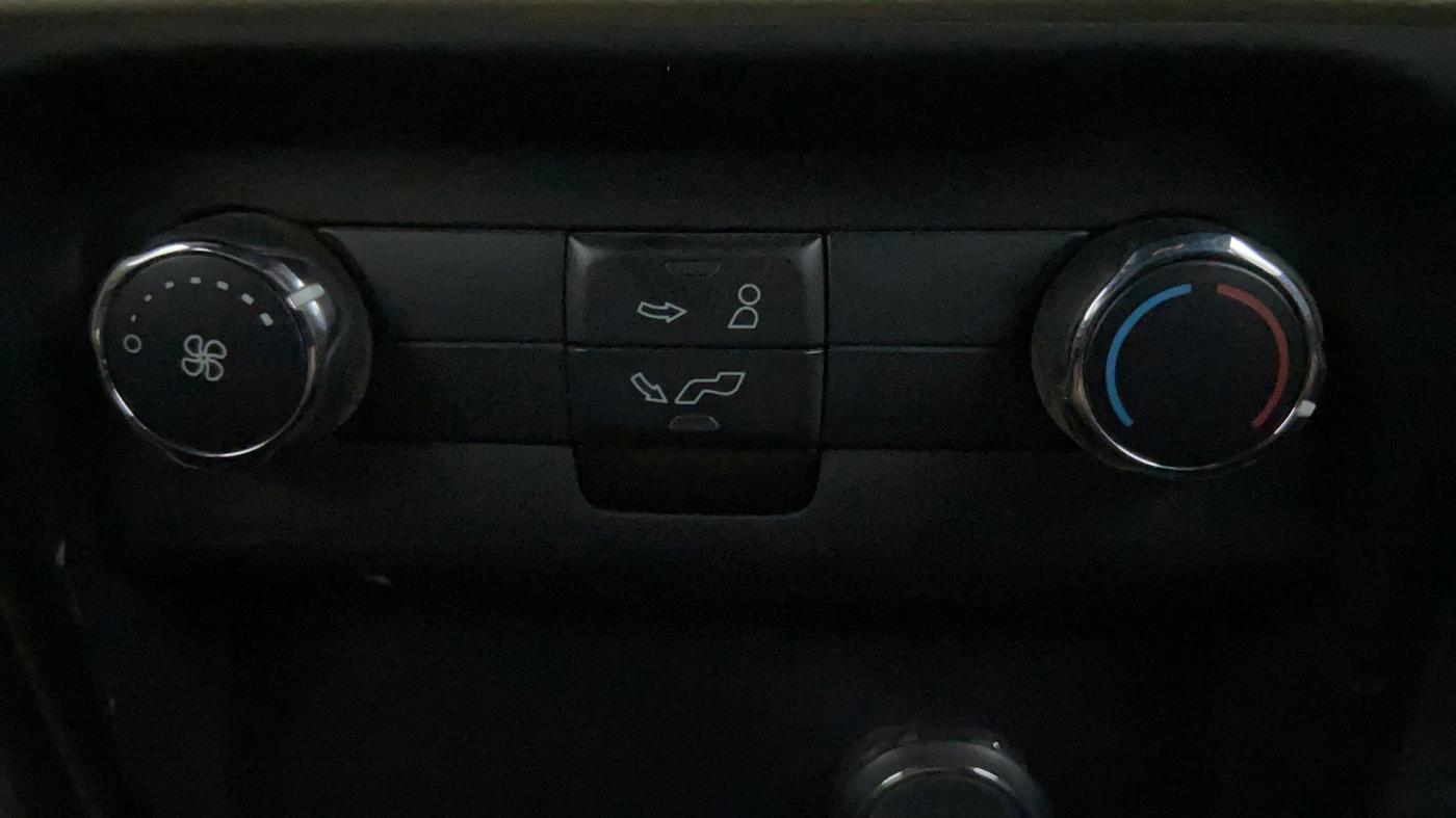 2018 Ford Endeavour 2.2l 4X2 AT Titanium, Diesel, Automatic, 76,800 km, Rear AC Temperature Control