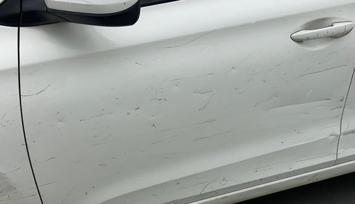 2017 Hyundai Elite i20 MAGNA EXECUTIVE 1.2, Petrol, Manual, 45,436 km, Front passenger door - Minor scratches