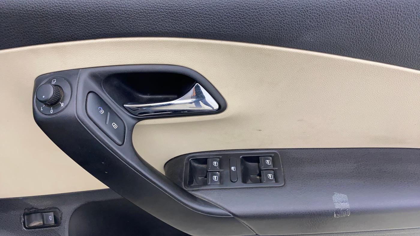2018 Skoda Rapid STYLE 1.6 MPI AT, Petrol, Automatic, 75,459 km, Driver Side Door Panels Control