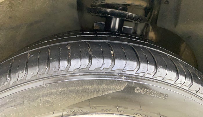 2018 Skoda Rapid STYLE 1.6 MPI AT, Petrol, Automatic, 74,971 km, Left Front Tyre Tread