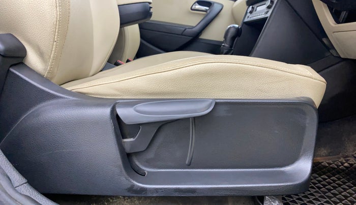 2018 Skoda Rapid STYLE 1.6 MPI AT, Petrol, Automatic, 74,971 km, Driver Side Adjustment Panel