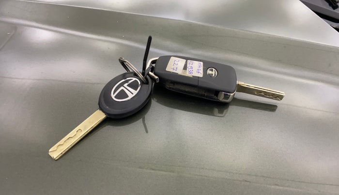 2021 Tata NEXON XMA SUNROOF PETROL, Petrol, Automatic, 28,525 km, Key Close Up