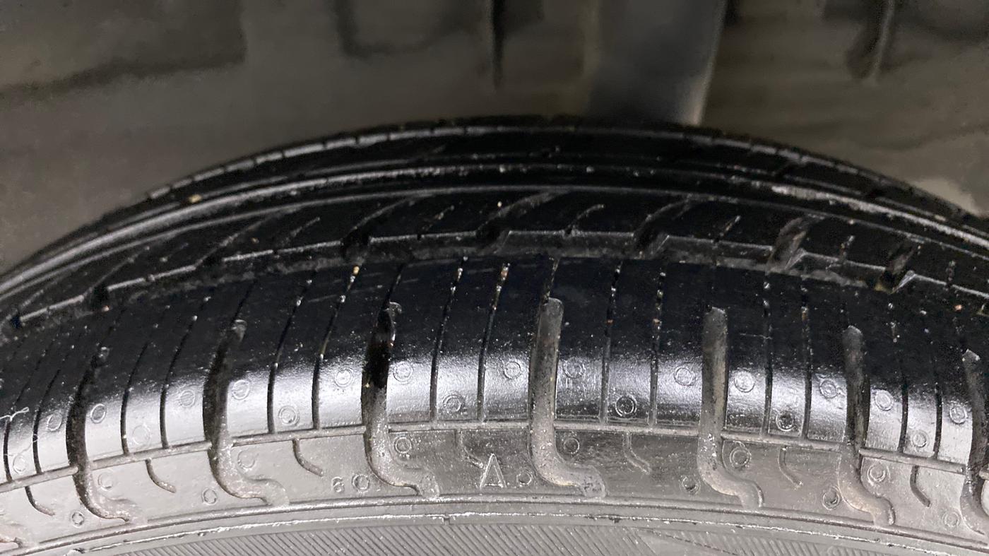 2018 Renault Kwid CLIMBER 1.0, Petrol, Manual, 83,048 km, Left Rear Tyre Tread