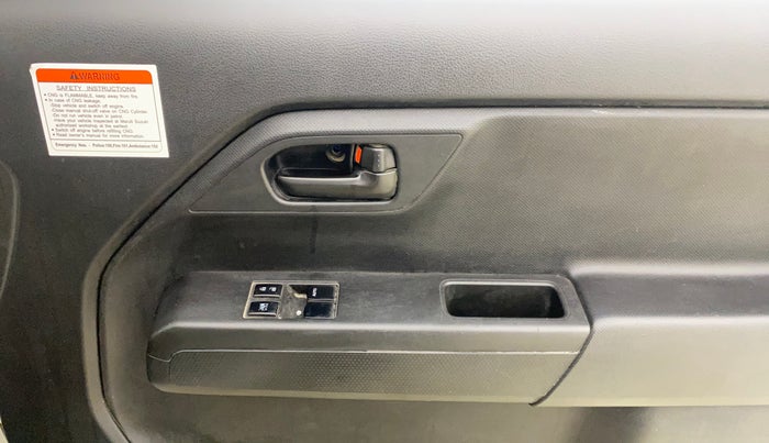 2021 Maruti New Wagon-R LXI CNG 1.0, CNG, Manual, 71,472 km, Driver Side Door Panels Control