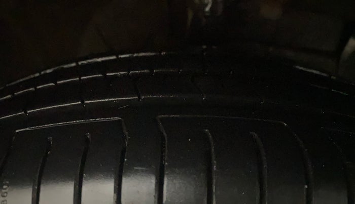 2020 Hyundai GRAND I10 NIOS SPORTZ AMT 1.2 KAPPA VTVT, Petrol, Automatic, 46,966 km, Right Front Tyre Tread