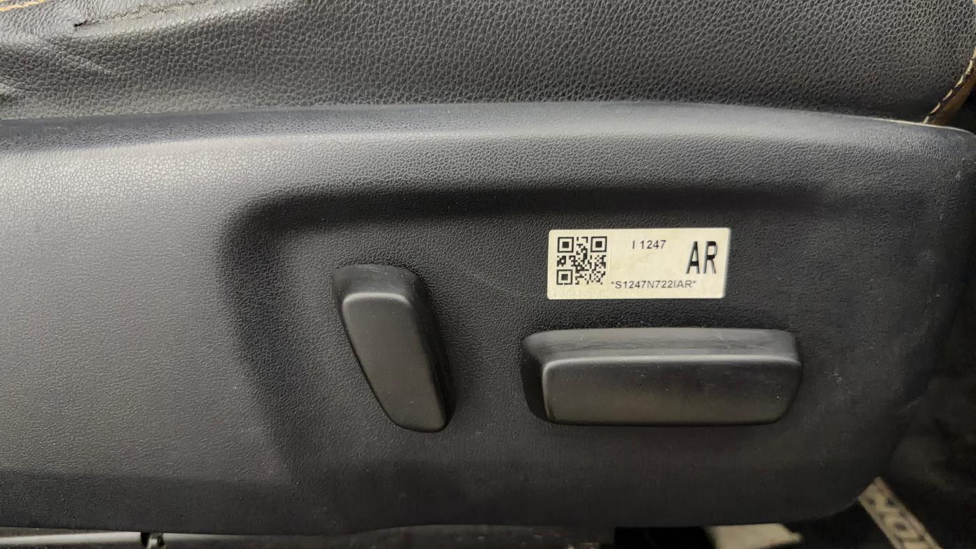 2022 Toyota Innova Crysta 2.7 ZX AT 7 STR, Petrol, Automatic, 51,133 km, Driver Side Adjustment Panel