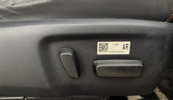 2022 Toyota Innova Crysta 2.7 ZX AT 7 STR, Petrol, Automatic, 51,133 km, Driver Side Adjustment Panel