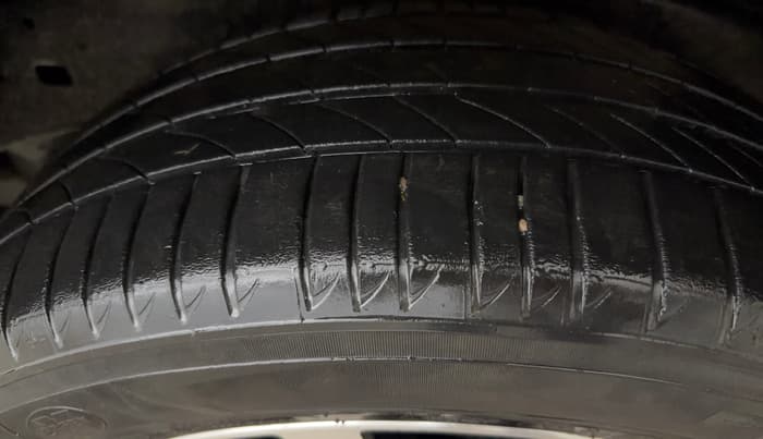 2022 Toyota Innova Crysta 2.7 ZX AT 7 STR, Petrol, Automatic, 51,133 km, Left Rear Tyre Tread