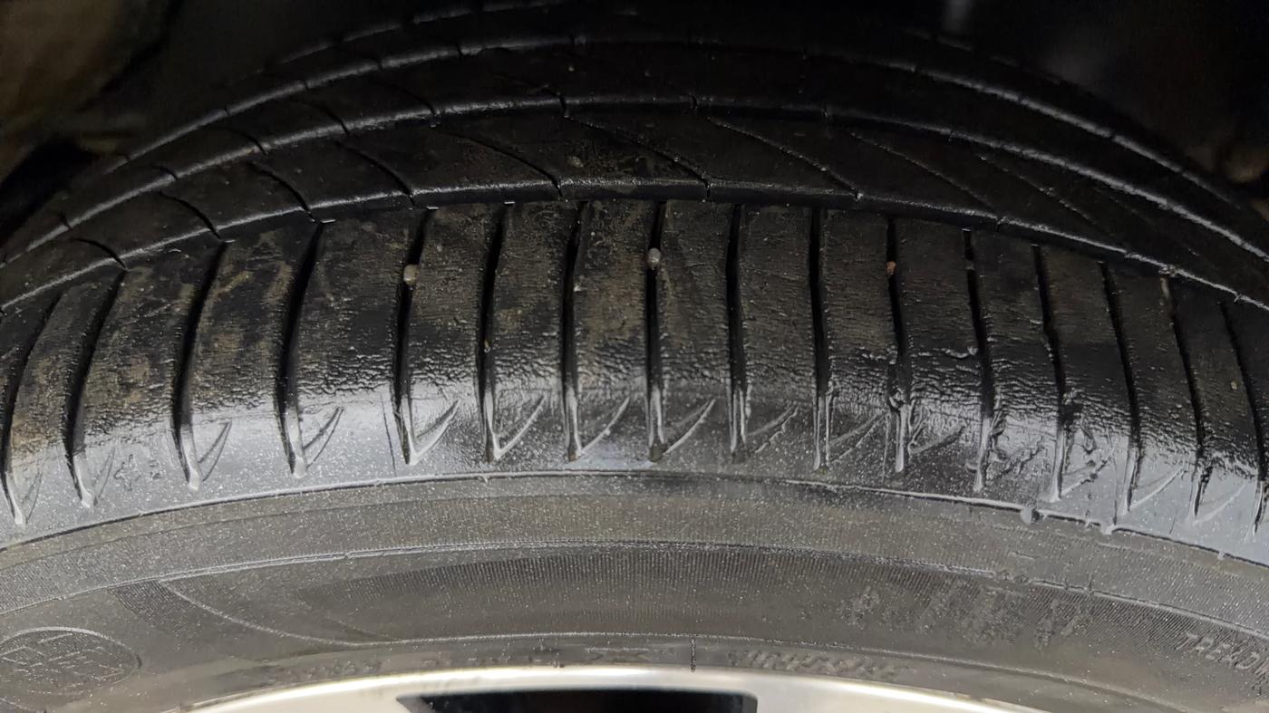 2022 Toyota Innova Crysta 2.7 ZX AT 7 STR, Petrol, Automatic, 51,133 km, Right Front Tyre Tread