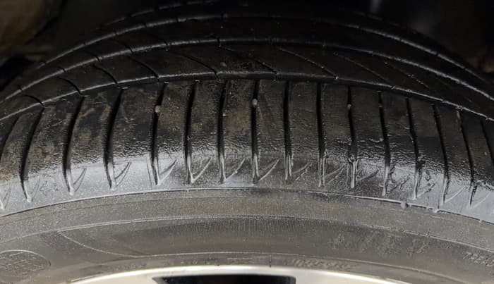 2022 Toyota Innova Crysta 2.7 ZX AT 7 STR, Petrol, Automatic, 51,133 km, Right Front Tyre Tread