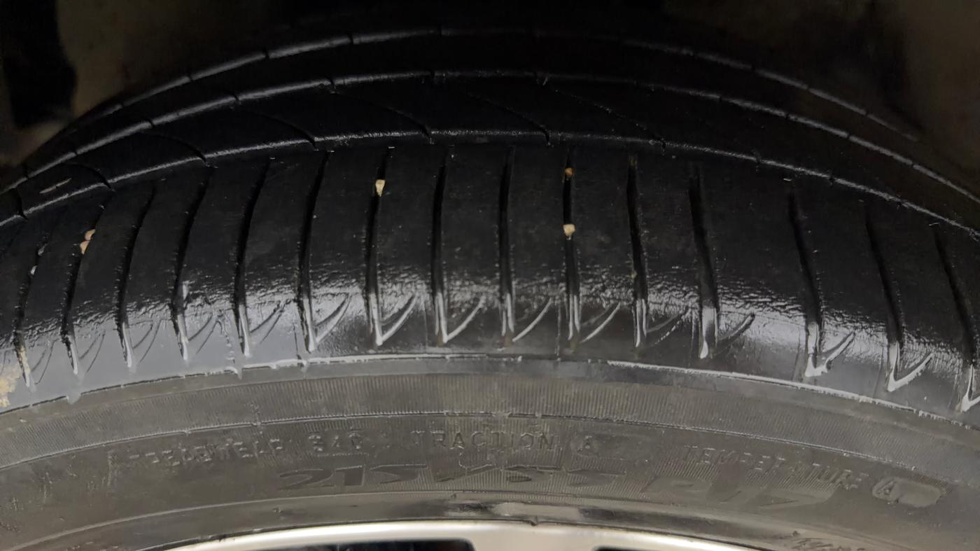 2022 Toyota Innova Crysta 2.7 ZX AT 7 STR, Petrol, Automatic, 51,133 km, Left Front Tyre Tread
