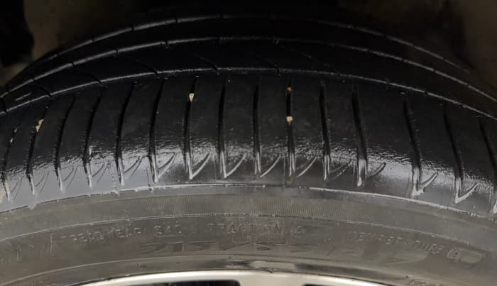 2022 Toyota Innova Crysta 2.7 ZX AT 7 STR, Petrol, Automatic, 51,133 km, Left Front Tyre Tread