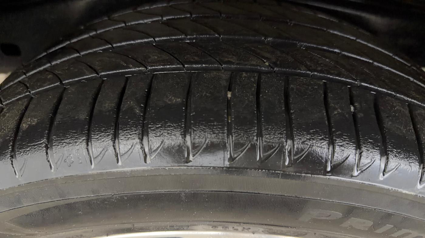 2022 Toyota Innova Crysta 2.7 ZX AT 7 STR, Petrol, Automatic, 51,133 km, Right Rear Tyre Tread