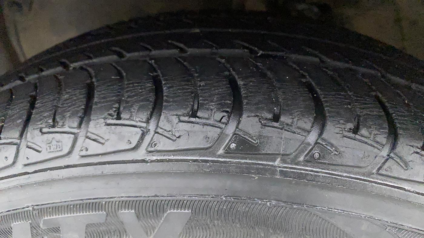 2016 Maruti Celerio ZXI AMT (O), Petrol, Automatic, 33,145 km, Left Front Tyre Tread