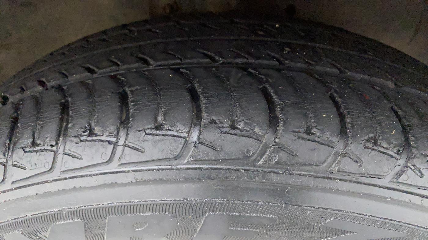 2016 Maruti Celerio ZXI AMT (O), Petrol, Automatic, 33,145 km, Right Front Tyre Tread