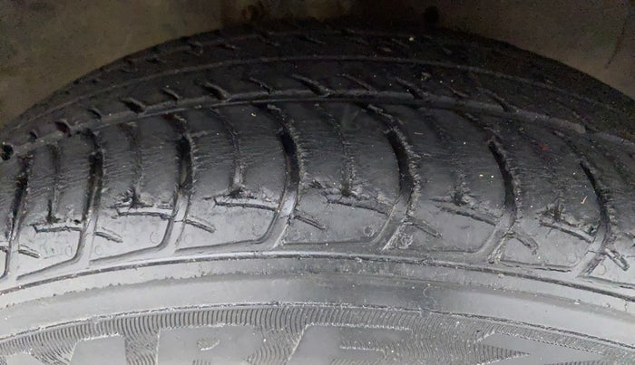 2016 Maruti Celerio ZXI AMT (O), Petrol, Automatic, 33,145 km, Right Front Tyre Tread
