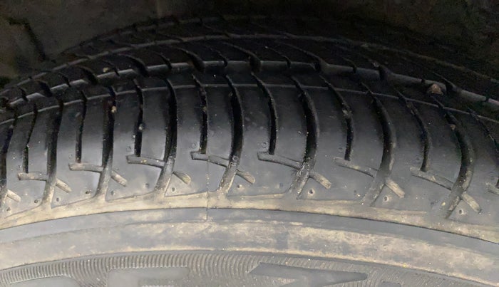 2016 Maruti Celerio ZXI AMT (O), Petrol, Automatic, 33,145 km, Right Rear Tyre Tread
