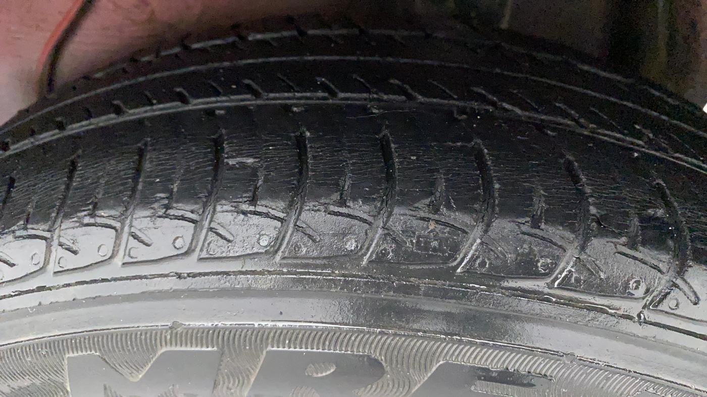 2016 Maruti Celerio ZXI AMT (O), Petrol, Automatic, 33,145 km, Left Rear Tyre Tread