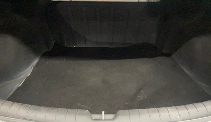 2017 Hyundai Verna 1.6 VTVT SX (O) AT, Petrol, Automatic, 72,278 km, Boot Inside