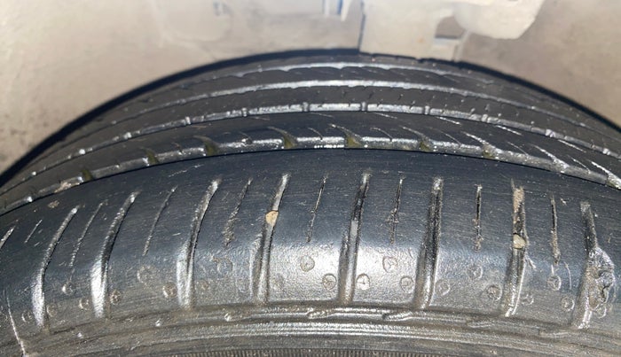 2017 Hyundai Verna 1.6 VTVT SX (O) AT, Petrol, Automatic, 72,278 km, Left Front Tyre Tread