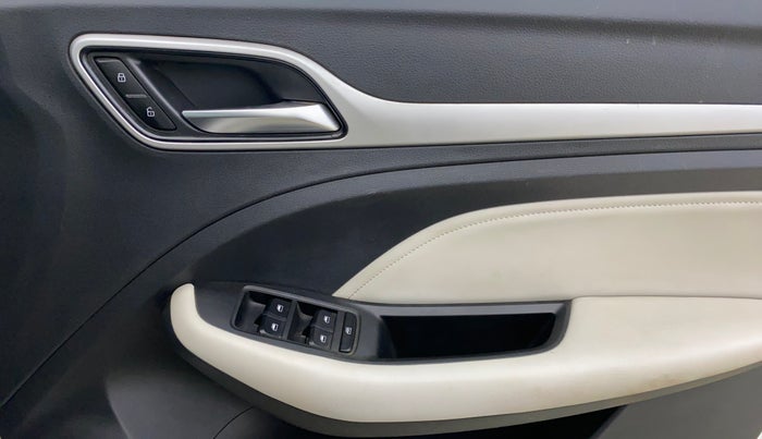 2022 MG ASTOR SHARP 1.5 MT, Petrol, Manual, 36,863 km, Driver Side Door Panels Control