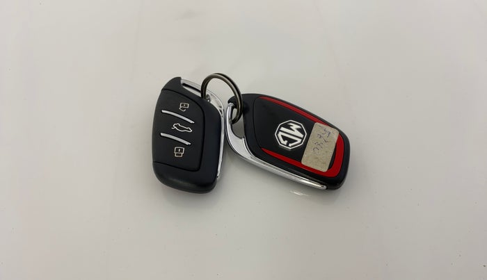 2022 MG ASTOR SHARP 1.5 MT, Petrol, Manual, 36,863 km, Key Close Up