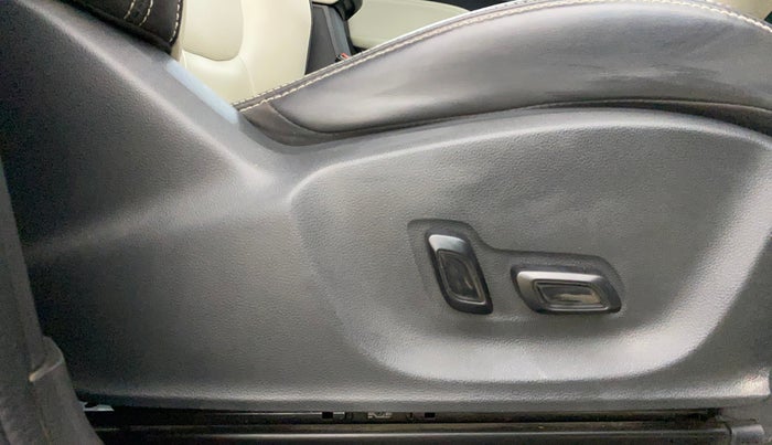 2022 MG ASTOR SHARP 1.5 MT, Petrol, Manual, 36,863 km, Driver Side Adjustment Panel