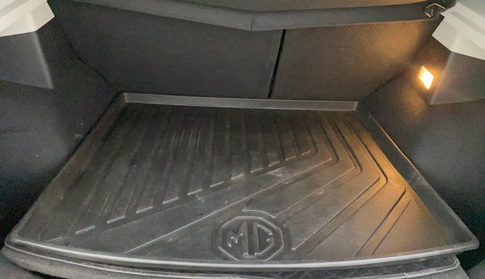 2022 MG ASTOR SHARP 1.5 MT, Petrol, Manual, 36,863 km, Boot Inside