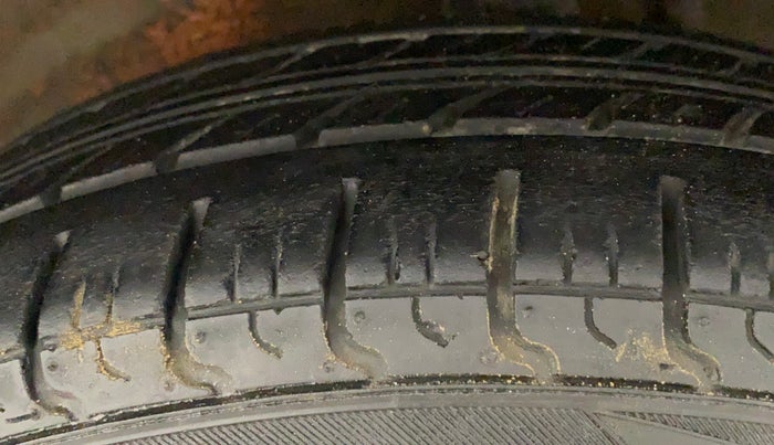 2014 Maruti Alto K10 VXI, Petrol, Manual, 80,912 km, Left Front Tyre Tread
