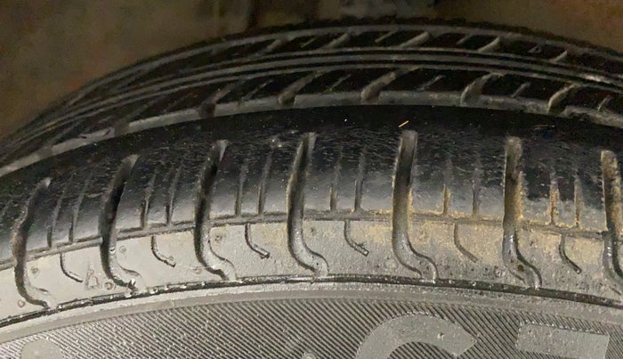 2014 Maruti Alto K10 VXI, Petrol, Manual, 80,912 km, Right Front Tyre Tread