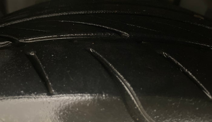 2015 Ford Fiesta TITANIUM DIESEL, Diesel, Manual, 1,35,590 km, Left Front Tyre Tread