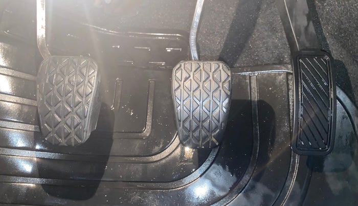 2015 Ford Fiesta TITANIUM DIESEL, Diesel, Manual, 1,35,590 km, Pedals