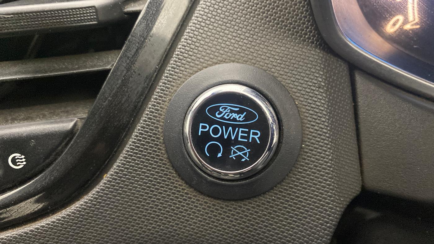 2015 Ford Fiesta TITANIUM DIESEL, Diesel, Manual, 1,35,590 km, Keyless Start/ Stop Button