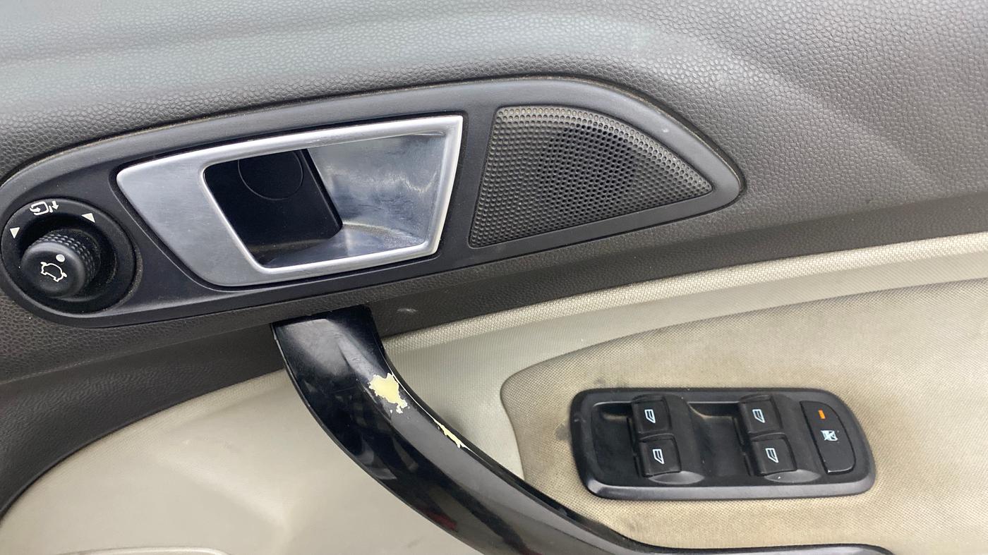 2015 Ford Fiesta TITANIUM DIESEL, Diesel, Manual, 1,35,590 km, Driver Side Door Panels Control