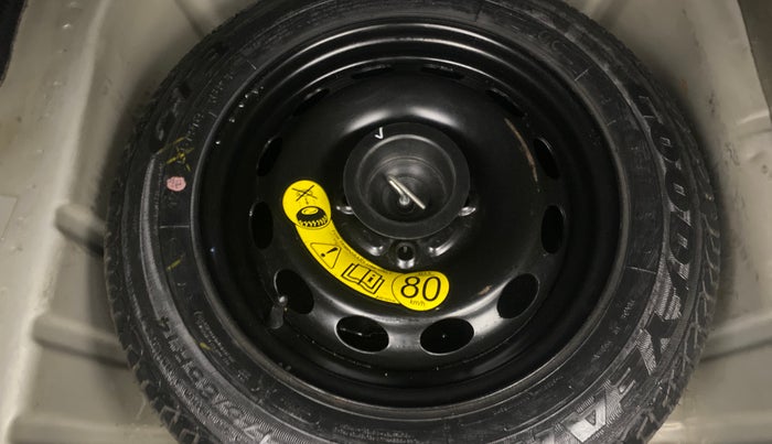 2015 Ford Fiesta TITANIUM DIESEL, Diesel, Manual, 1,35,590 km, Spare Tyre