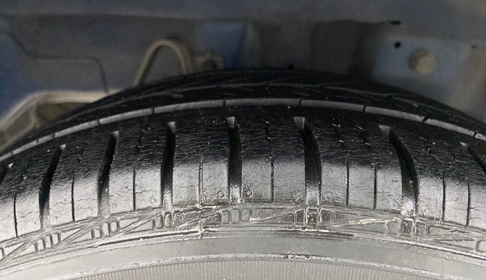 2015 Hyundai Eon MAGNA +, Petrol, Manual, 41,139 km, Right Rear Tyre Tread