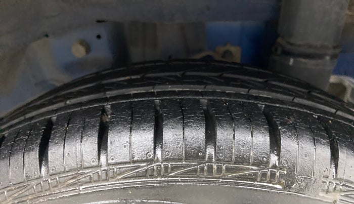 2015 Hyundai Eon MAGNA +, Petrol, Manual, 41,139 km, Left Rear Tyre Tread